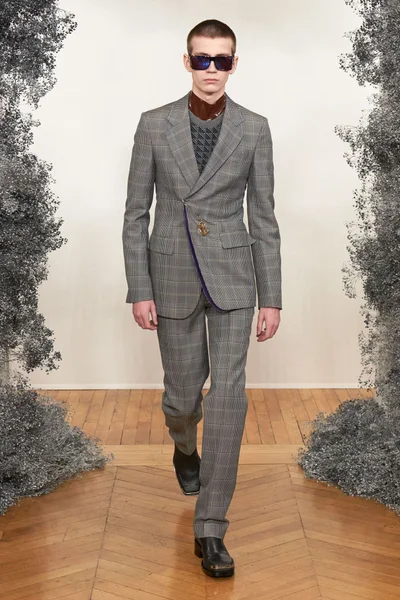 Look 27
